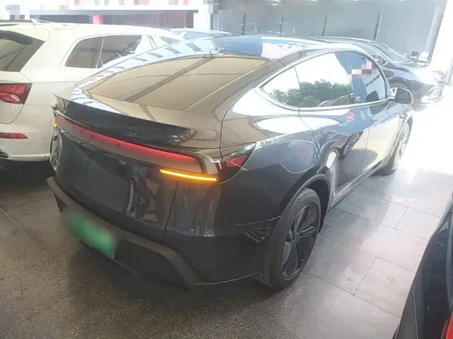 Tesla Model Y — Фото автомобиля 6