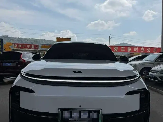 Li Auto L7 — Фото автомобиля 9