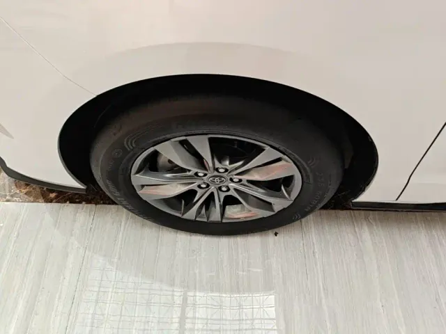 Toyota Sienna — Фото автомобиля 22