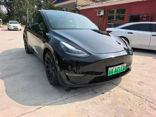 Tesla Model Y — Фото автомобиля 2