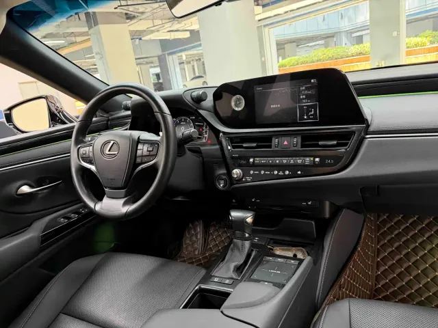 Lexus ES — Фото автомобиля 24