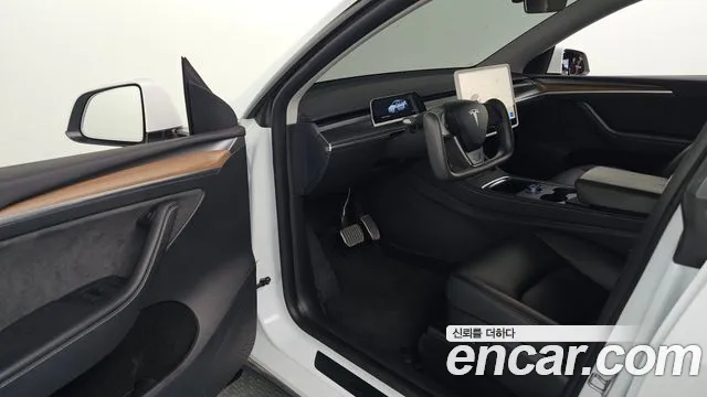 Tesla Model Y — Фото автомобиля 10