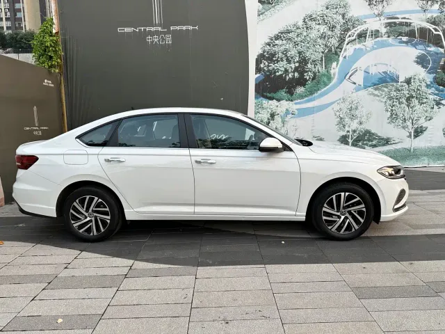Volkswagen Lavida — Фото автомобиля 10