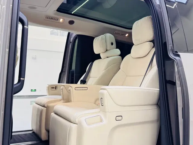 Li Auto MEGA — Фото автомобиля 10