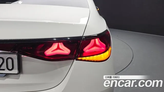 Mercedes-Benz E-Class — Фото автомобиля 19