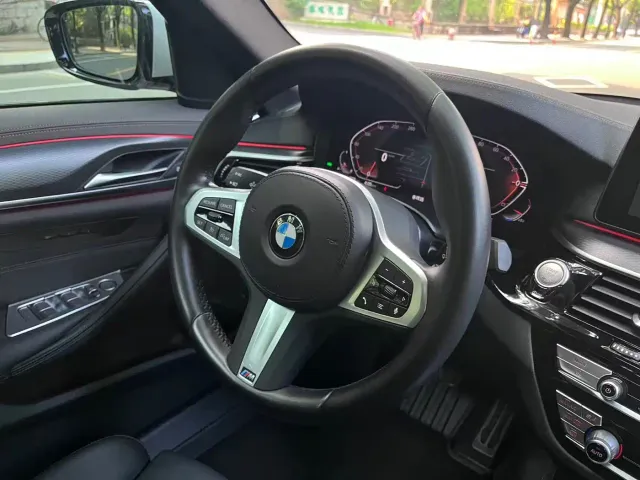 BMW 5 Series — Фото автомобиля 4