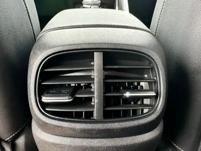 Hyundai Elantra 2022 1.5L CVT LUX Premium Edition — Фото автомобиля 17