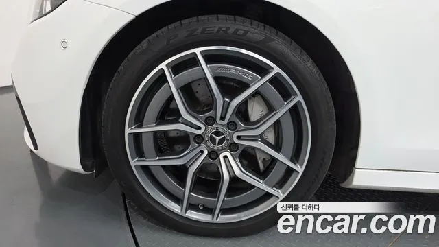 Mercedes-Benz E-Class — Фото автомобиля 5