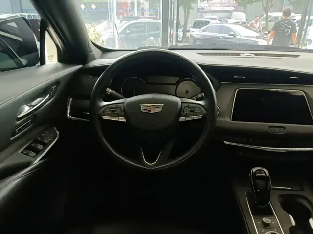 Cadillac XT4 — Фото автомобиля 10