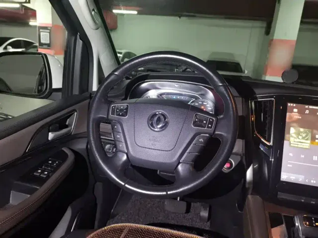 Forthing Fengxing M7 — Фото автомобиля 2
