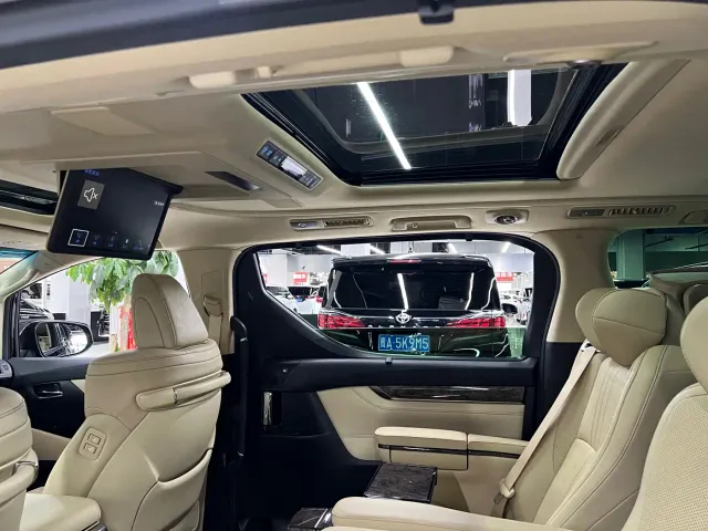 Toyota Vellfire — Фото автомобиля 9