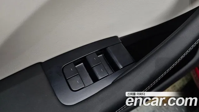 Tesla Model 3 — Фото автомобиля 27