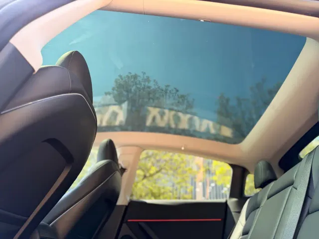 Tesla Model Y — Фото автомобиля 18