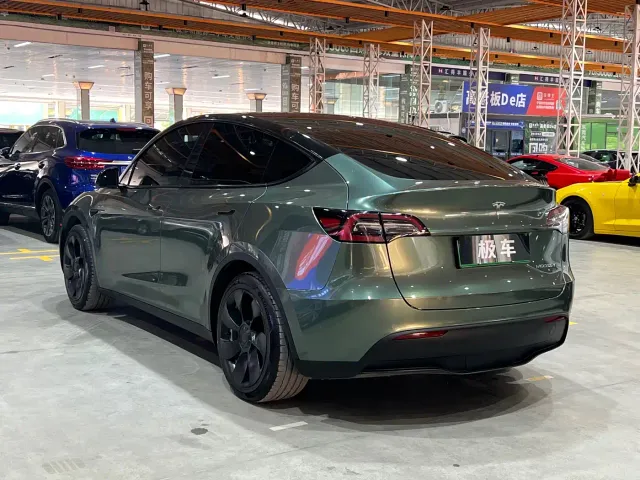 Tesla Model Y — Фото автомобиля 7