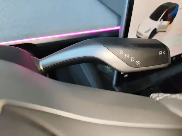 Tesla Model Y — Фото автомобиля 10