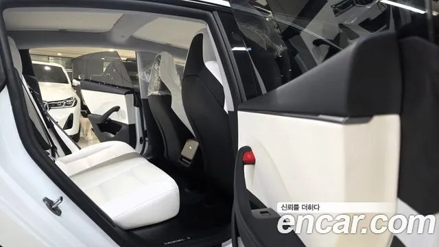 Tesla Model 3 — Фото автомобиля 11