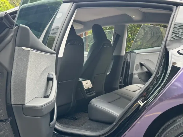 Tesla Model 3 — Фото автомобиля 10