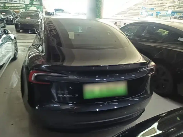 Tesla Model 3 — Фото автомобиля 5