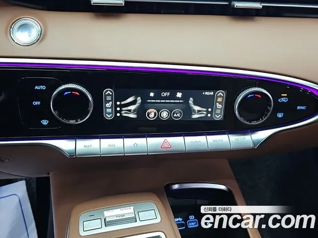 Genesis GV70 — Фото автомобиля 12