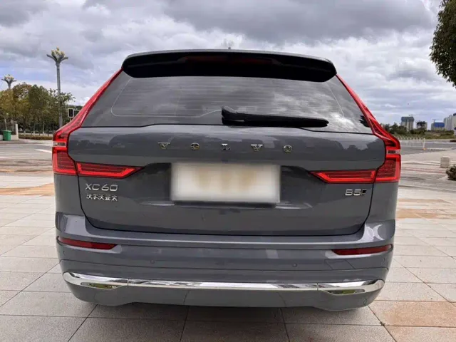 Volvo XC60 — Фото автомобиля 10
