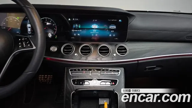 Mercedes-Benz E-Class — Фото автомобиля 14