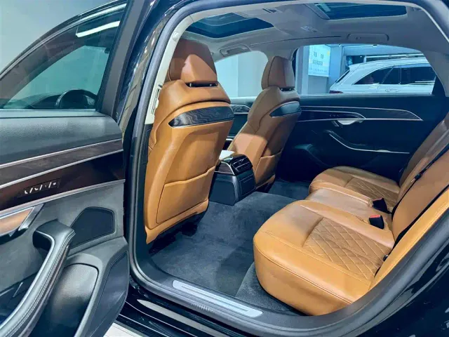 Audi A8 — Фото автомобиля 25