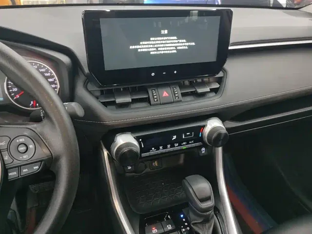 Toyota RAV4 — Фото автомобиля 12