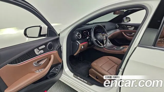 Mercedes-Benz E-Class — Фото автомобиля 23