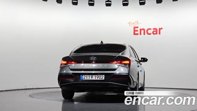 Hyundai Avante CN7 — Фото автомобиля 4