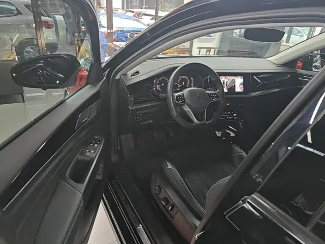 Volkswagen Passat — Фото автомобиля 15