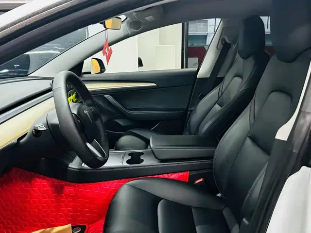 Tesla Model 3 — Фото автомобиля 8