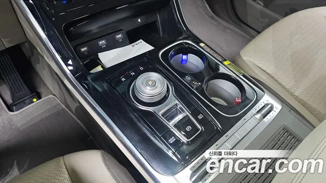Kia Carnival Generation 4 — Фото автомобиля 12