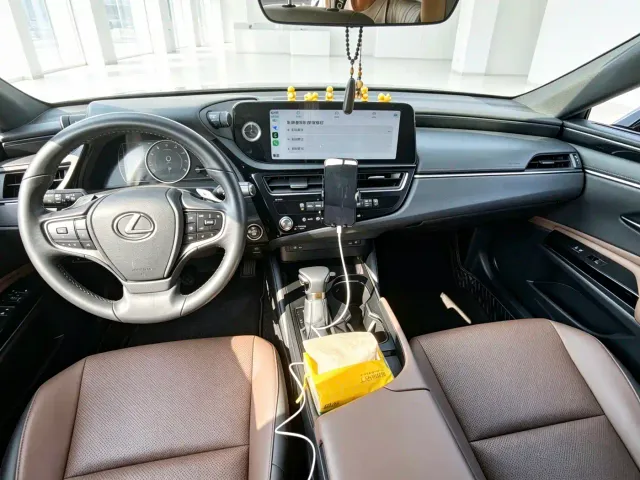Lexus ES — Фото автомобиля 6