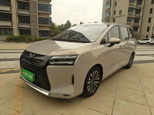 Фотография автомобиля — Wuling Starlight 730