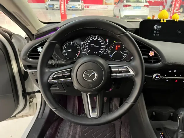 Mazda Axela — Фото автомобиля 4