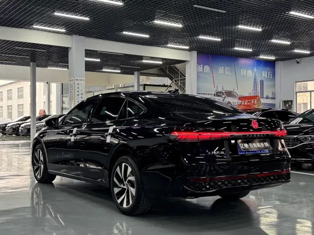 Volkswagen Passat — Фото автомобиля 7