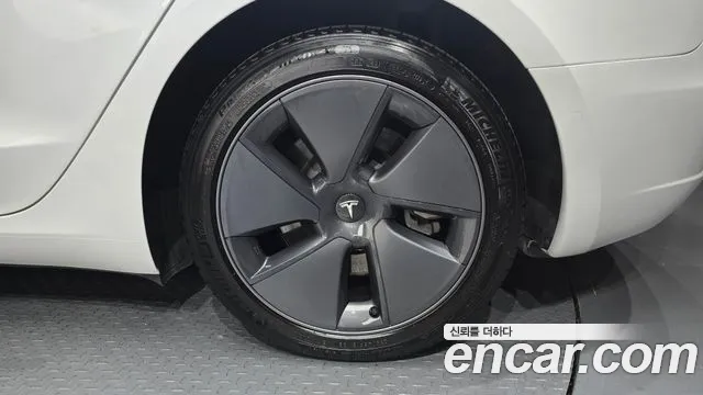 Tesla Model 3 — Фото автомобиля 6