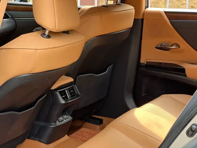 Lexus ES — Фото автомобиля 12