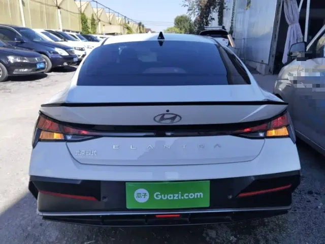 Hyundai Elantra — Фото автомобиля 5