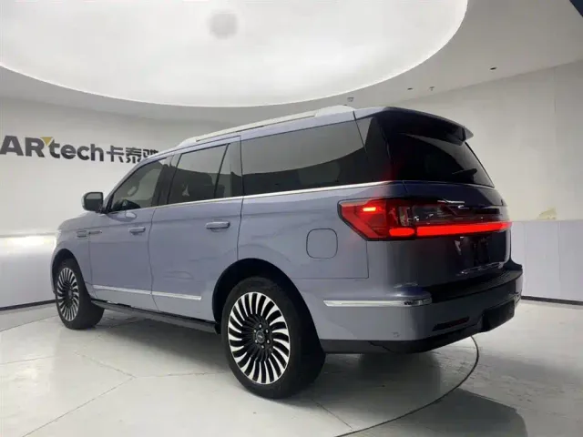 Lincoln Navigator — Фото автомобиля 7
