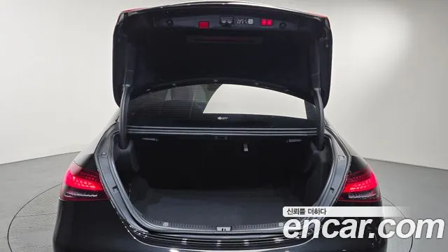 Mercedes-Benz E-Class — Фото автомобиля 16
