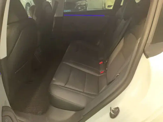 Tesla Model 3 — Фото автомобиля 16