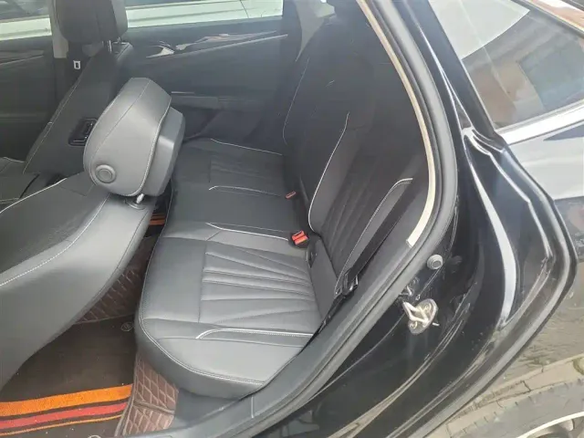 Volkswagen Passat — Фото автомобиля 16