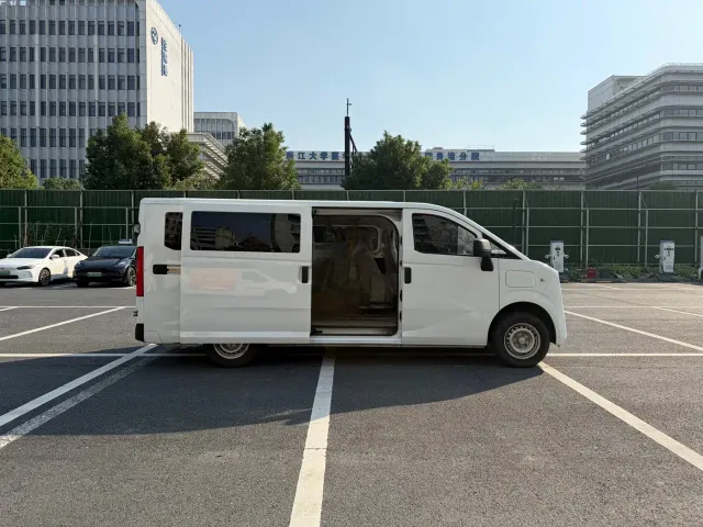 Changan Kuayue Kua Yue Xing Guang EV — Фото автомобиля 5