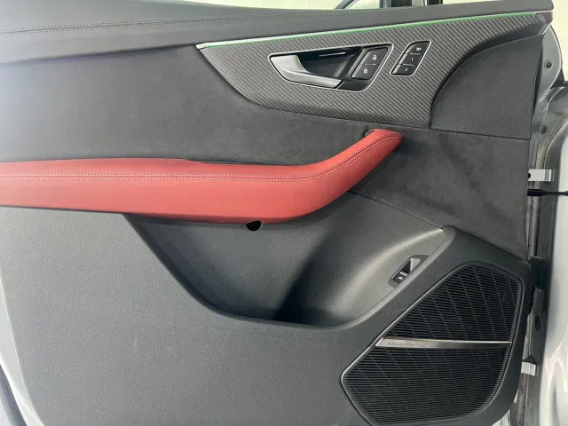 Audi SQ7 — Фото автомобиля 13