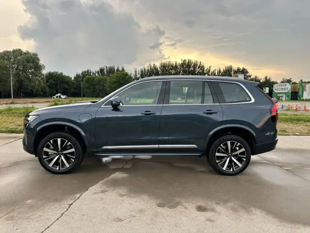 Volvo XC90 — Фото автомобиля 7