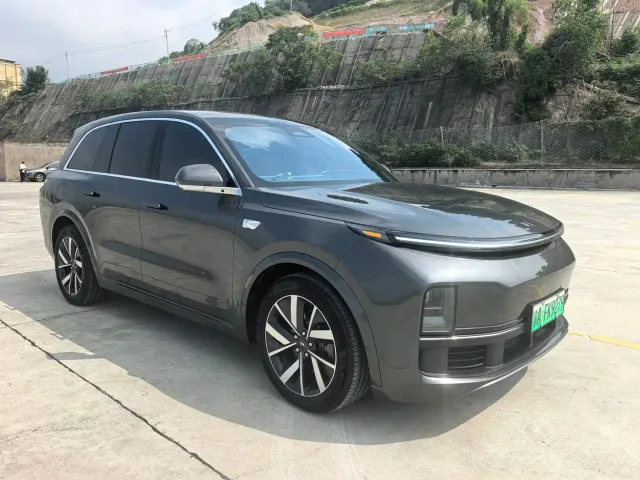 Li Auto L8 — Фото автомобиля 3