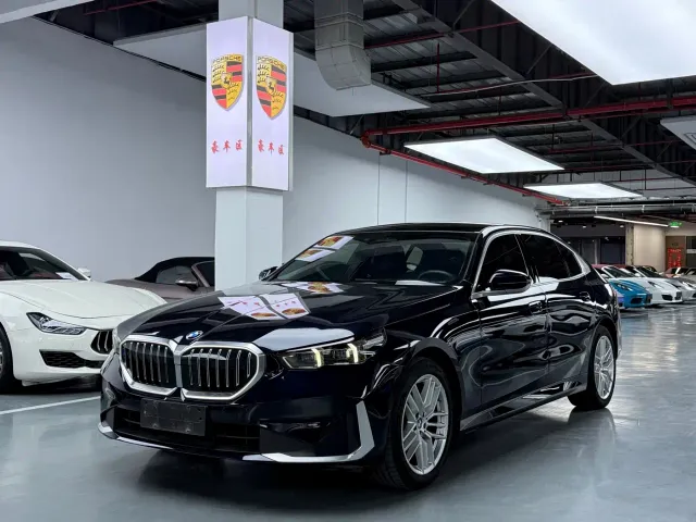 Фотография автомобиля — BMW 5 Series