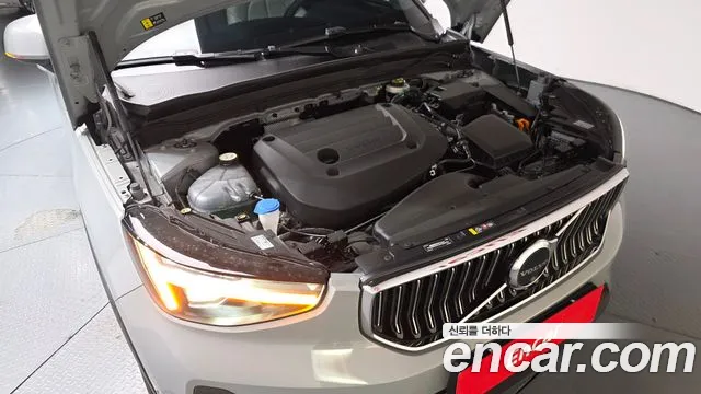 Вольво XC40 — Фото автомобиля 6
