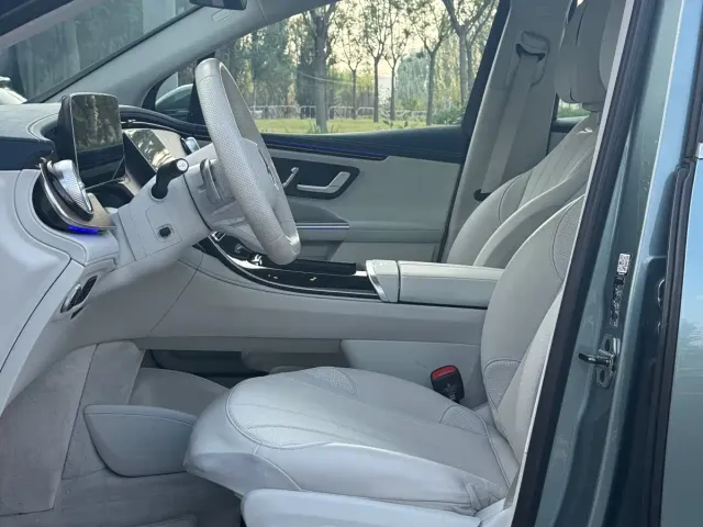 Mercedes-Benz EQE SUV — Фото автомобиля 10